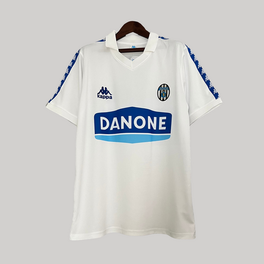 Juventus 1990/92 Away Kit